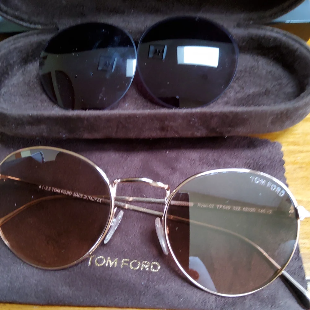 Tom Ford Sunglasses! EUC! Almost New! - Picture 4 of 5